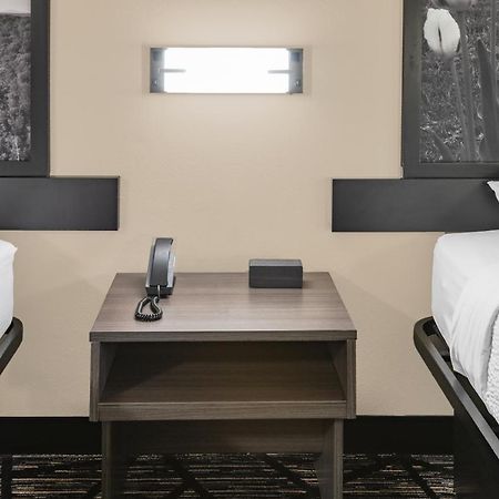 Super 8 By Wyndham Σάρλοτσβιλ Εξωτερικό φωτογραφία